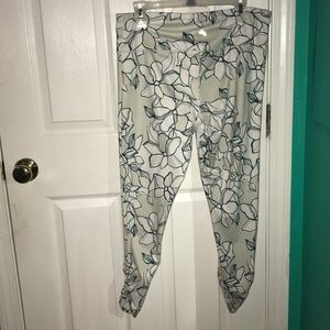 Long athletic leggings